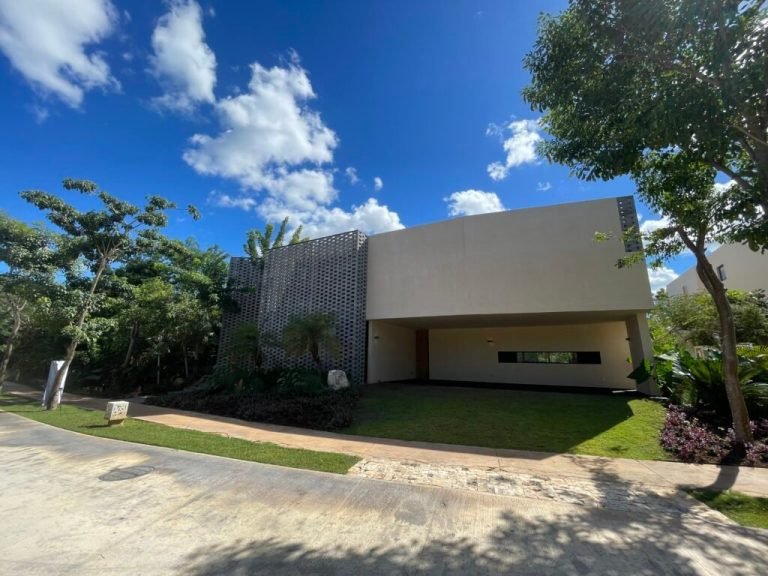 Residencia con vistas al campo de golf en el exclusivo YCC
