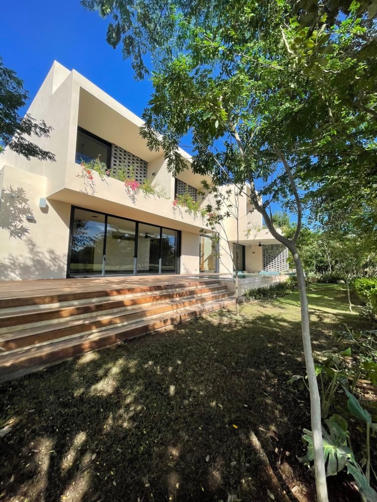 Residencia con vistas al campo de golf en el exclusivo YCC, Country Club, Yuc.